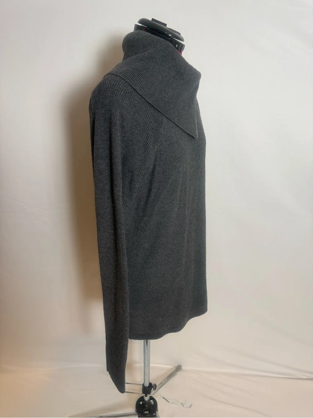 NWT White House Black Market Sweater Size Large Charcoal Grey Ribbed Zip Neck
